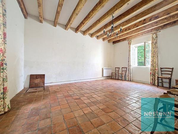 Longere disposant de beaux volumes avec une dependance et un jardin a Villethierry