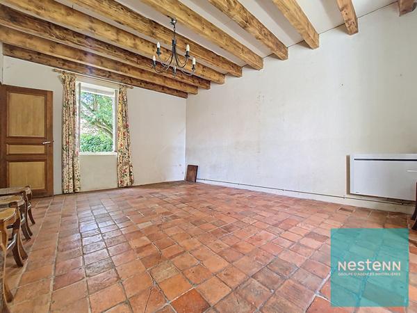 Longere disposant de beaux volumes avec une dependance et un jardin a Villethierry