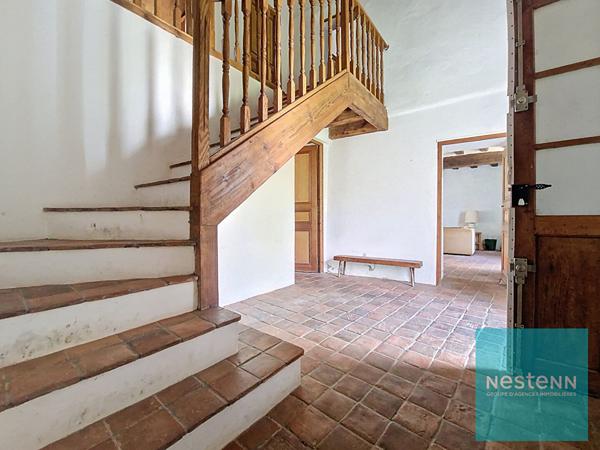 Longere disposant de beaux volumes avec une dependance et un jardin a Villethierry