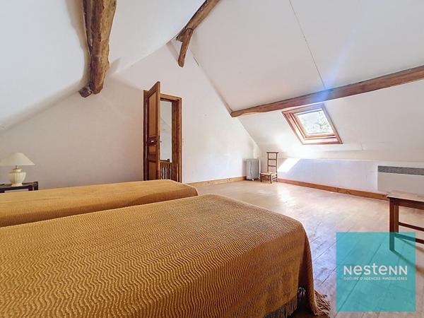 Longere disposant de beaux volumes avec une dependance et un jardin a Villethierry