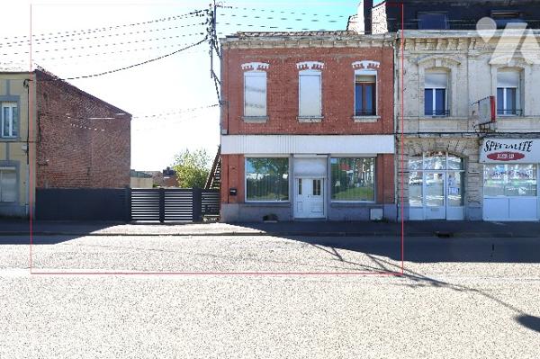 Immeuble idéalement situé, immeuble avec fort potentiel – Idéal investisseur ou maison familiale.