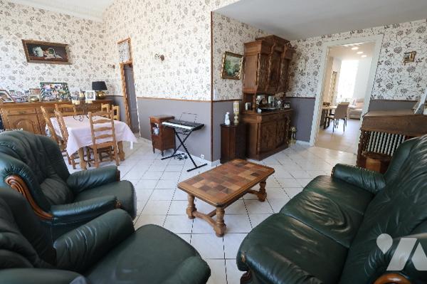 Immeuble idéalement situé, immeuble avec fort potentiel – Idéal investisseur ou maison familiale.