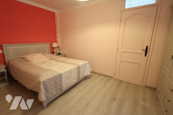 Immeuble idéalement situé, immeuble avec fort potentiel – Idéal investisseur ou maison familiale.