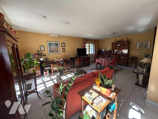 A VENDRE, Gironde, proche Bordeaux, BLANQUEFORT, secteur Tanais, sur un beau terrain non divisi...