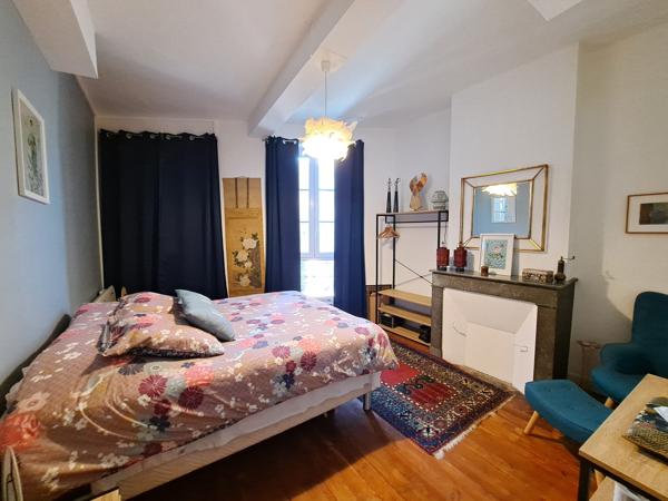 Superbe maison de ville rénovée avec jardin, piscine et logement indépendant à Condom