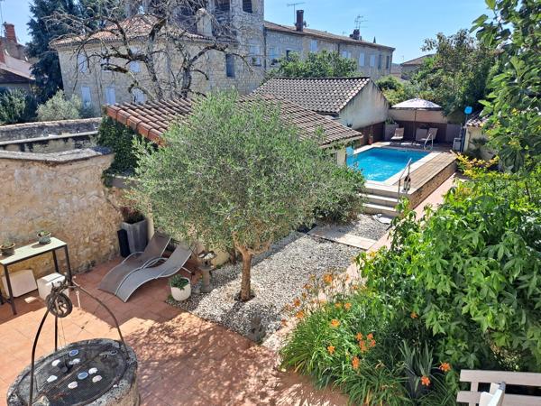 Superbe maison de ville rénovée avec jardin, piscine et logement indépendant à Condom