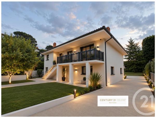 Maison à vendre  7 pièces - 270 m 2   ST JEAN DE LUZ  - 64