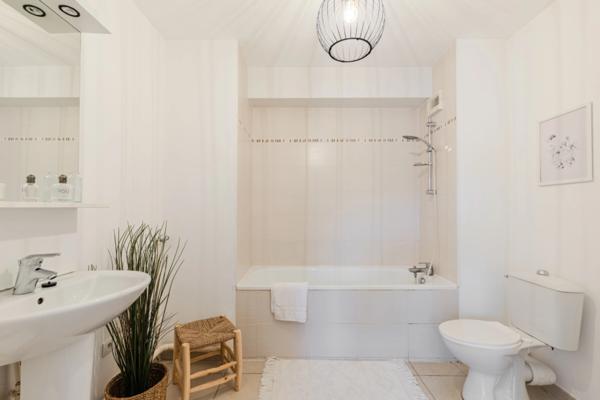 Appartement T2 Spacieux et Calme à Deux Pas du Centre et du RER métropolitain