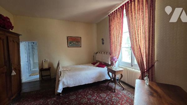 Mison de Maître de 220 m² habitable au coeur de Vendoeuvres 36. 5 chambres, Charmant jardin arboré.