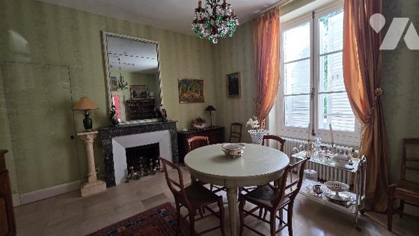 Mison de Maître de 220 m² habitable au coeur de Vendoeuvres 36. 5 chambres, Charmant jardin arboré.