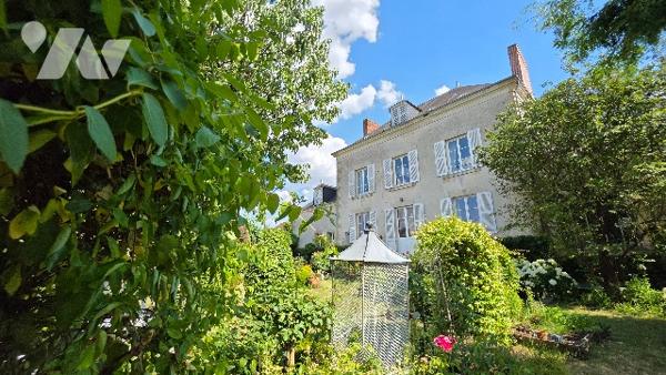 Mison de Maître de 220 m² habitable au coeur de Vendoeuvres 36. 5 chambres, Charmant jardin arboré.