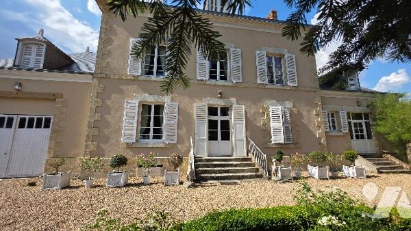Mison de Maître de 220 m² habitable au coeur de Vendoeuvres 36. 5 chambres, Charmant jardin arboré.
