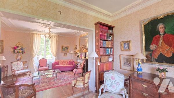 Mison de Maître de 220 m² habitable au coeur de Vendoeuvres 36. 5 chambres, Charmant jardin arboré.