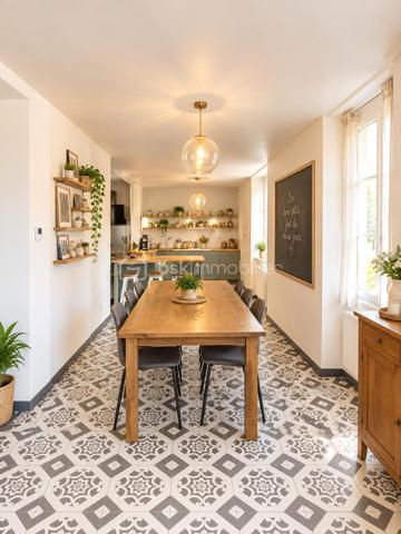 Maison familiale avec dépendances au cœur de Seiches-sur-le-Loir

Idéalement située au cœur de Seiches-sur-le-Loir, cette charmante maison bénéficie d’un emplacement privilégié, à proximité immédiate des écoles, des commerces et de toutes les commodités. Ici, tout se fait à pied !

Au rez-de-chaussée, vous découvrirez un agréable salon-séjour, une cuisine entièrement aménagée et équipée, un WC, ainsi qu’une première dépendance.

À l’étage, la maison dispose de quatre chambres, d’une salle de bains et d’un WC.

Le deuxième étage offre un grenier, idéal pour le stockage ou pouvant être aménagé selon vos envies afin de créer des espaces supplémentaires et ainsi augmenter la surface habitable.

La propriété bénéficie également de nombreuses dépendances, offrant un véritable potentiel d’évolution : espace professionnel, atelier, stockage, projet locatif ou encore aménagement selon vos besoins. Les possibilités sont nombreuses.

À l’extérieur, vous profiterez d’un jardin clos avec terrasse, idéal pour les beaux jours et les moments de détente en famille ou entre amis.

Une opportunité rare sur le secteur, offrant de beaux volumes et un fort potentiel, aussi bien pour une famille à la recherche d’un cadre de vie pratique que pour un investisseur souhaitant développer un projet locatif ou professionnel.

À découvrir sans tarder !