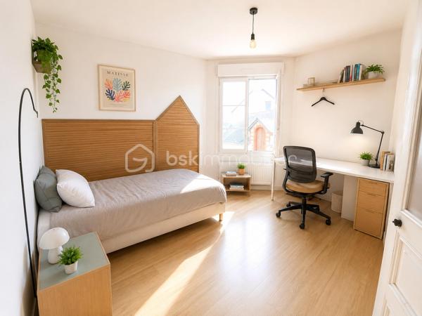 Maison familiale avec dépendances au cœur de Seiches-sur-le-Loir

Idéalement située au cœur de Seiches-sur-le-Loir, cette charmante maison bénéficie d’un emplacement privilégié, à proximité immédiate des écoles, des commerces et de toutes les commodités. Ici, tout se fait à pied !

Au rez-de-chaussée, vous découvrirez un agréable salon-séjour, une cuisine entièrement aménagée et équipée, un WC, ainsi qu’une première dépendance.

À l’étage, la maison dispose de quatre chambres, d’une salle de bains et d’un WC.

Le deuxième étage offre un grenier, idéal pour le stockage ou pouvant être aménagé selon vos envies afin de créer des espaces supplémentaires et ainsi augmenter la surface habitable.

La propriété bénéficie également de nombreuses dépendances, offrant un véritable potentiel d’évolution : espace professionnel, atelier, stockage, projet locatif ou encore aménagement selon vos besoins. Les possibilités sont nombreuses.

À l’extérieur, vous profiterez d’un jardin clos avec terrasse, idéal pour les beaux jours et les moments de détente en famille ou entre amis.

Une opportunité rare sur le secteur, offrant de beaux volumes et un fort potentiel, aussi bien pour une famille à la recherche d’un cadre de vie pratique que pour un investisseur souhaitant développer un projet locatif ou professionnel.

À découvrir sans tarder !