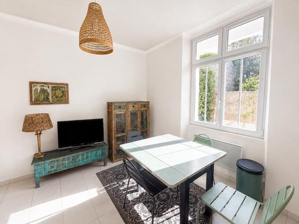 Appartement
         2 pièces
        - 35 m² Exclusivité 215 000 € *