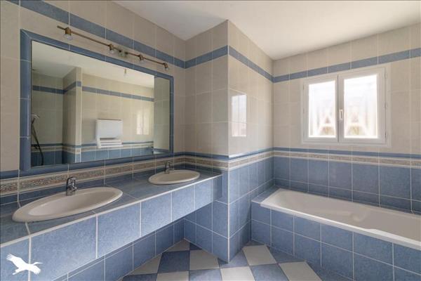 Maison à vendre |  Roquefort |  5 pièces | 130 m²