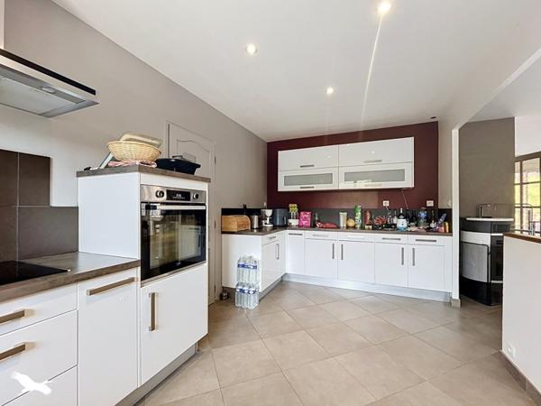 Maison à vendre 348 480 € Breuil-Magné 5 p 138 m² DPE D