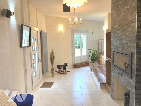 Prox. LA BOUILLE - Maison récente (5 chbres)