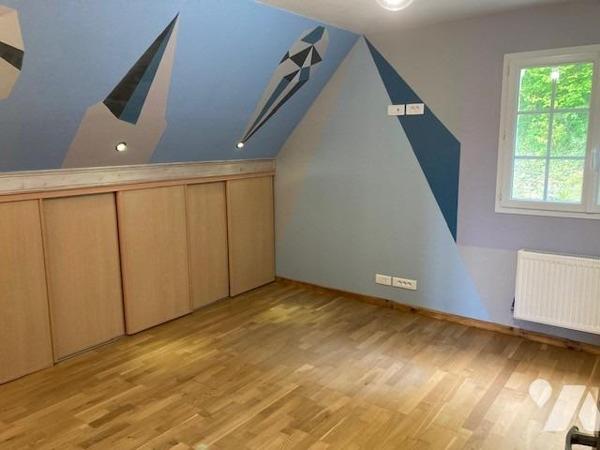 Prox. LA BOUILLE - Maison récente (5 chbres)