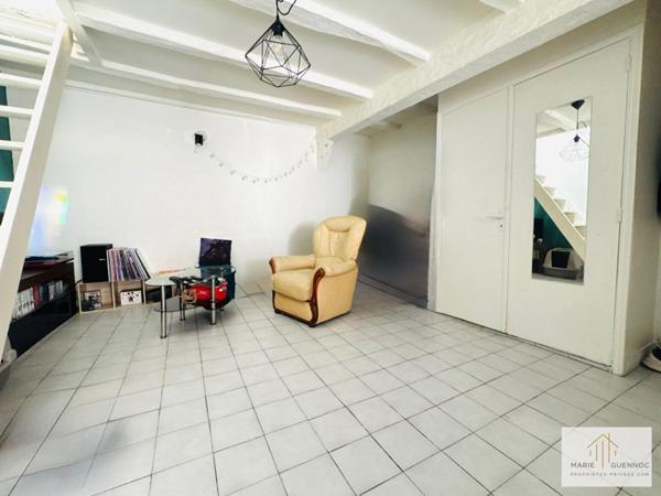 Studio en duplex hyper centre de Nantes vendu avec cave et locataire en place