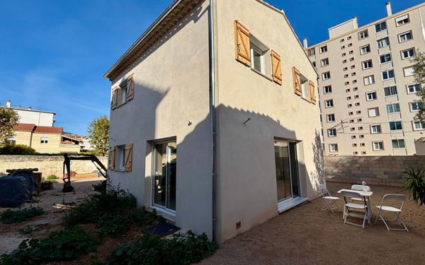 Maison à vendre    4 pièces • 80 m2 Toulon