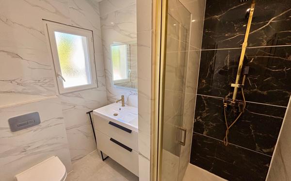 Maison à vendre    4 pièces • 80 m2 Toulon