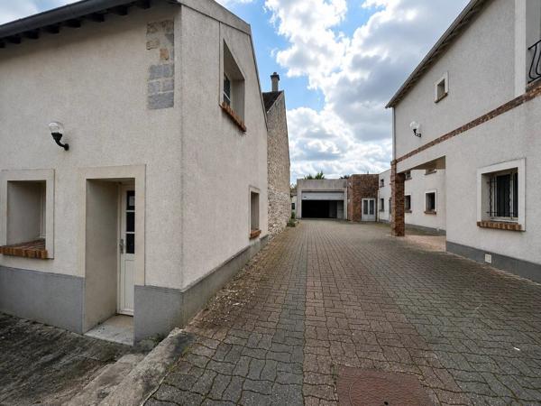 Location                                                      Fonds de commerce
                        
                                         405 m2                     à Bois-le-Roi