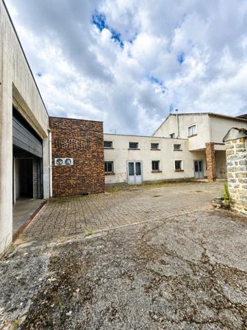 Location                                                      Fonds de commerce
                        
                                         405 m2                     à Bois-le-Roi