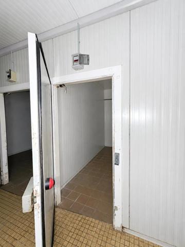 Location                                                      Fonds de commerce
                        
                                         405 m2                     à Bois-le-Roi