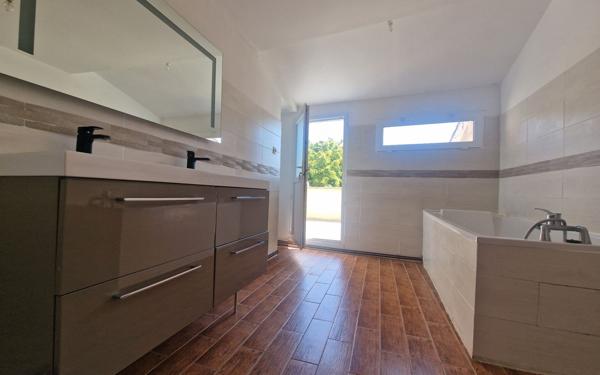 Maison à vendre    7 pièces •  Saint-Estève