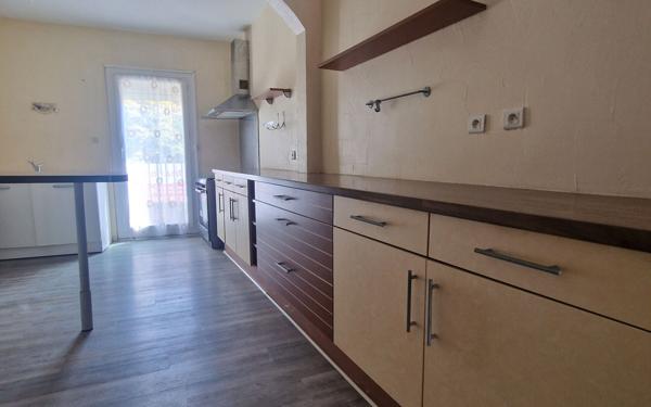 Maison à vendre    7 pièces •  Saint-Estève