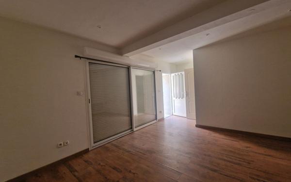 Maison à vendre    7 pièces •  Saint-Estève