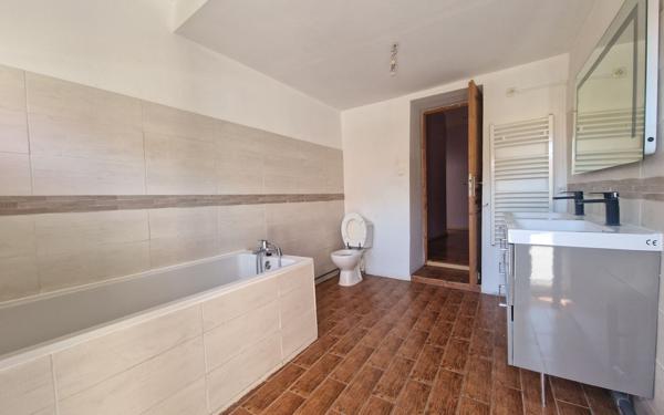 Maison à vendre    7 pièces •  Saint-Estève