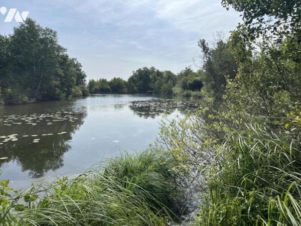 PARCELLE DE TERRAIN AVEC ETANG 