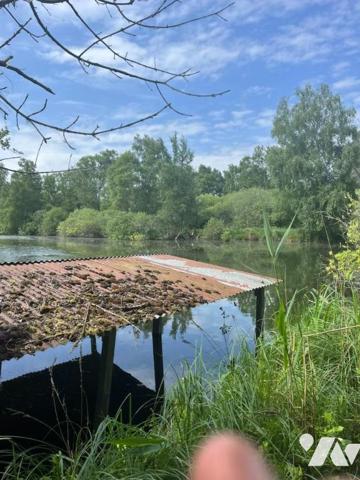 PARCELLE DE TERRAIN AVEC ETANG 