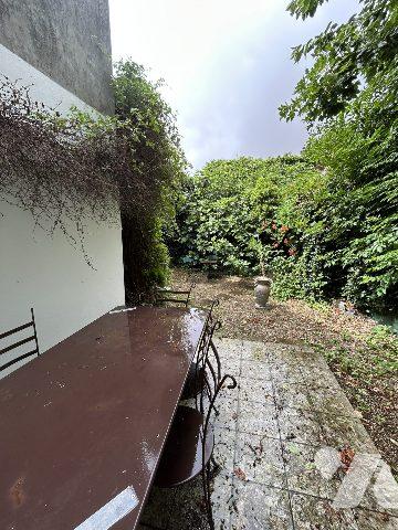Maison bourgeoise avec jardin et garage en centre ville