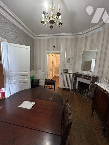 Maison bourgeoise avec jardin et garage en centre ville
