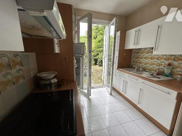 Maison bourgeoise avec jardin et garage en centre ville
