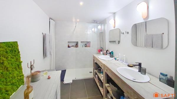 Maison de village rénovée avec goût  155 m² + garage 50 m² et 2 place de parkings