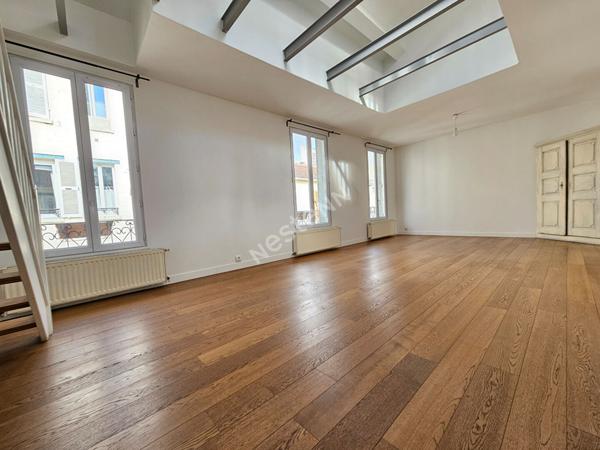 PUTEAUX CENTRE VILLE : DUPLEX de 90m² en Carrez et 120m² au sol avec 3 chambres et 2 caves