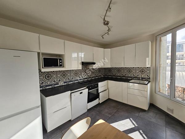 PUTEAUX CENTRE VILLE : DUPLEX de 90m² en Carrez et 120m² au sol avec 3 chambres et 2 caves