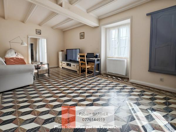 Maison de ville rénovée – 180 m² VILLIERS COUTURE (17)