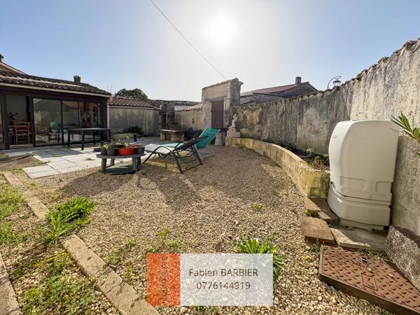 Maison de ville rénovée – 180 m² VILLIERS COUTURE (17)