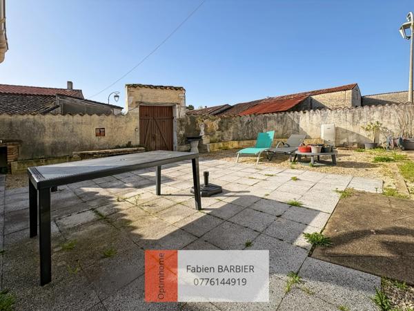 Maison de ville rénovée – 180 m² VILLIERS COUTURE (17)