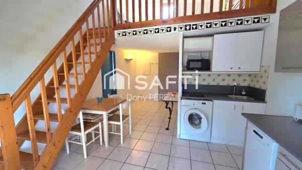 Maison 2 chambres, jardin et place de parking dans résidence sécurisée avec piscine.