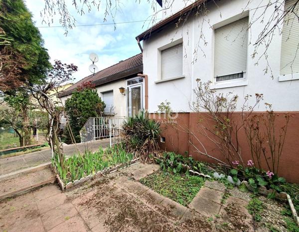 Maison de ville accolée à fort potentiel avec jardin