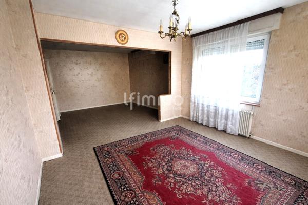 Maison de ville accolée à fort potentiel avec jardin