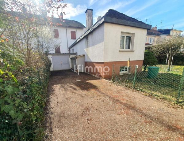 Maison de ville accolée à fort potentiel avec jardin