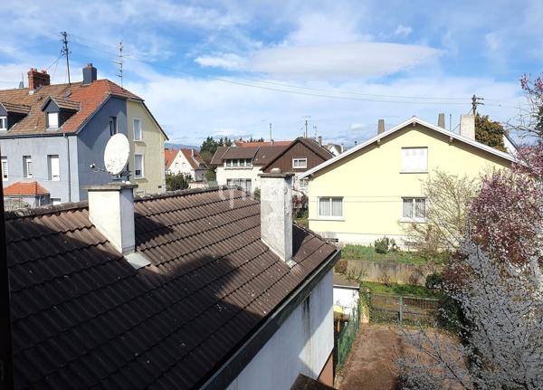 Maison de ville accolée à fort potentiel avec jardin